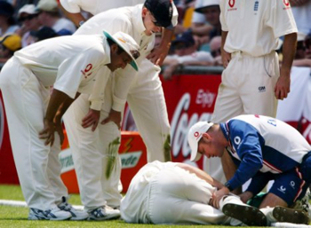 7th November 2002 - Brisbane Cricket Ground, Queensland, Australia. England's Simon Jones ruptures a cruciate ligament. It took him until 11th March 2004 to play for England again. 7th November 2002 - Brisbane Cricket Ground, Queensland, Australia. England's Simon Jones ruptures a cruciate ligament. It took him until 11th March 2004 to play for England again.