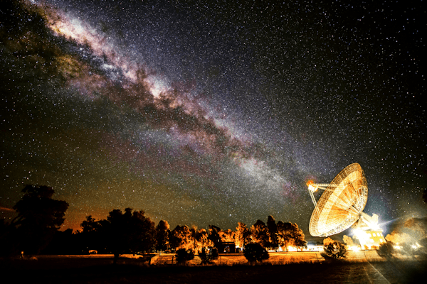 Radio telescope Milky Way [see Acknowledgements for Image Credit]